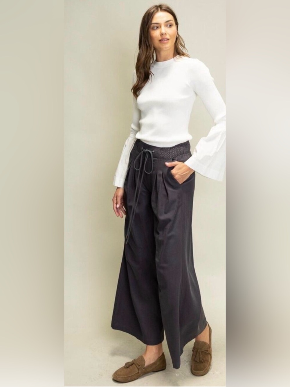 Heyson Pleated wide-leg pants
Navy Blue adjustable drawstring
NWT
